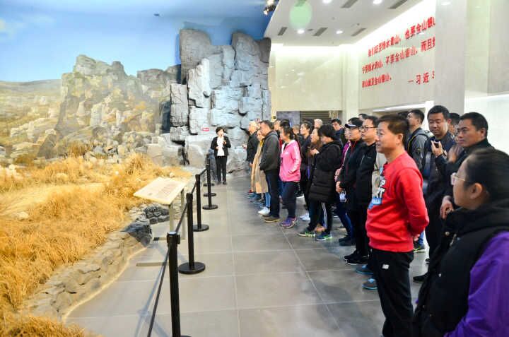 艺术设计系党支部、机关一支部参观原山艰苦奋斗纪念馆