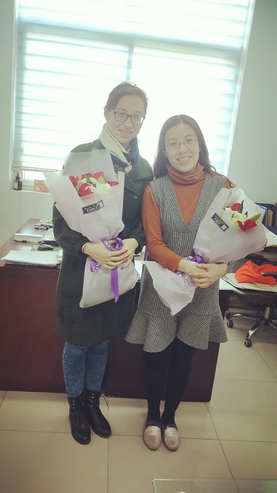 小小鲜花,大大温暖——工商管理系庆祝三八妇女节活动圆满成功