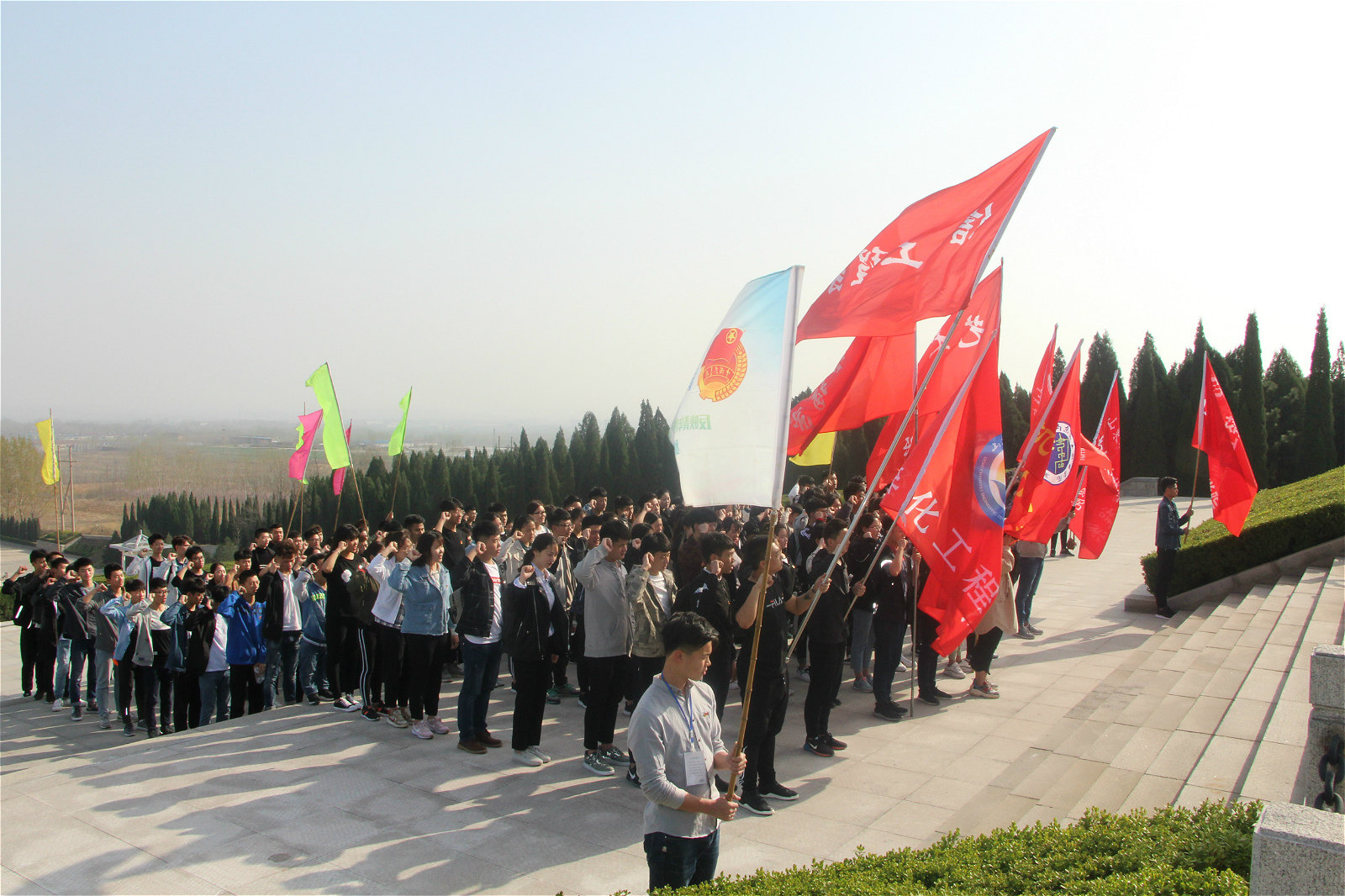 缅怀革命先烈 传承红色基因——学院团委组织青年团员开展清明祭扫活动
