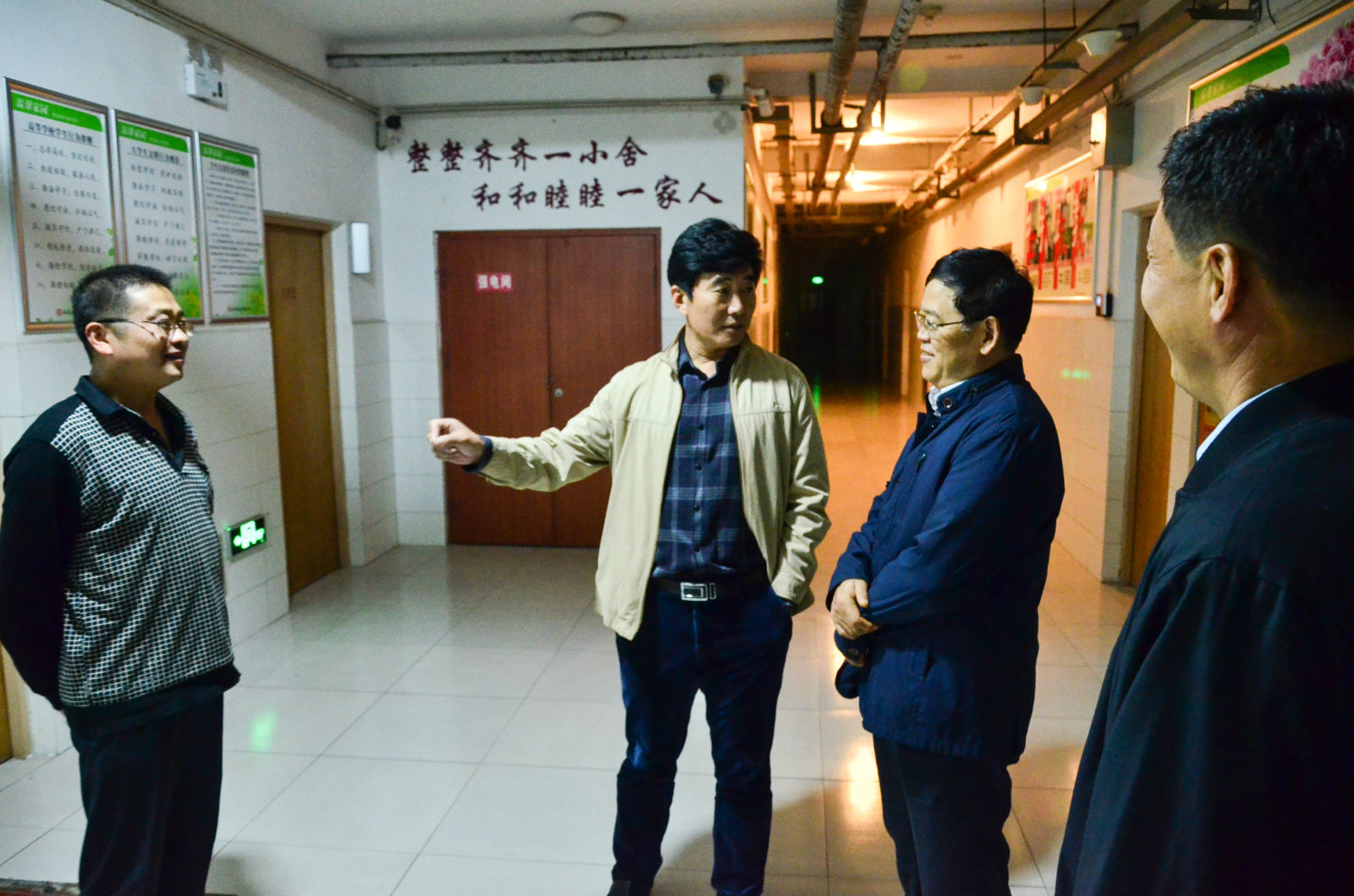 学院党委书记牛圣银监督检查学院党的十九大期间安保维稳工作