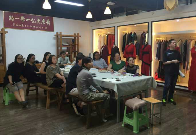 舜唐中式服饰文化研究院开展旗袍量体培训