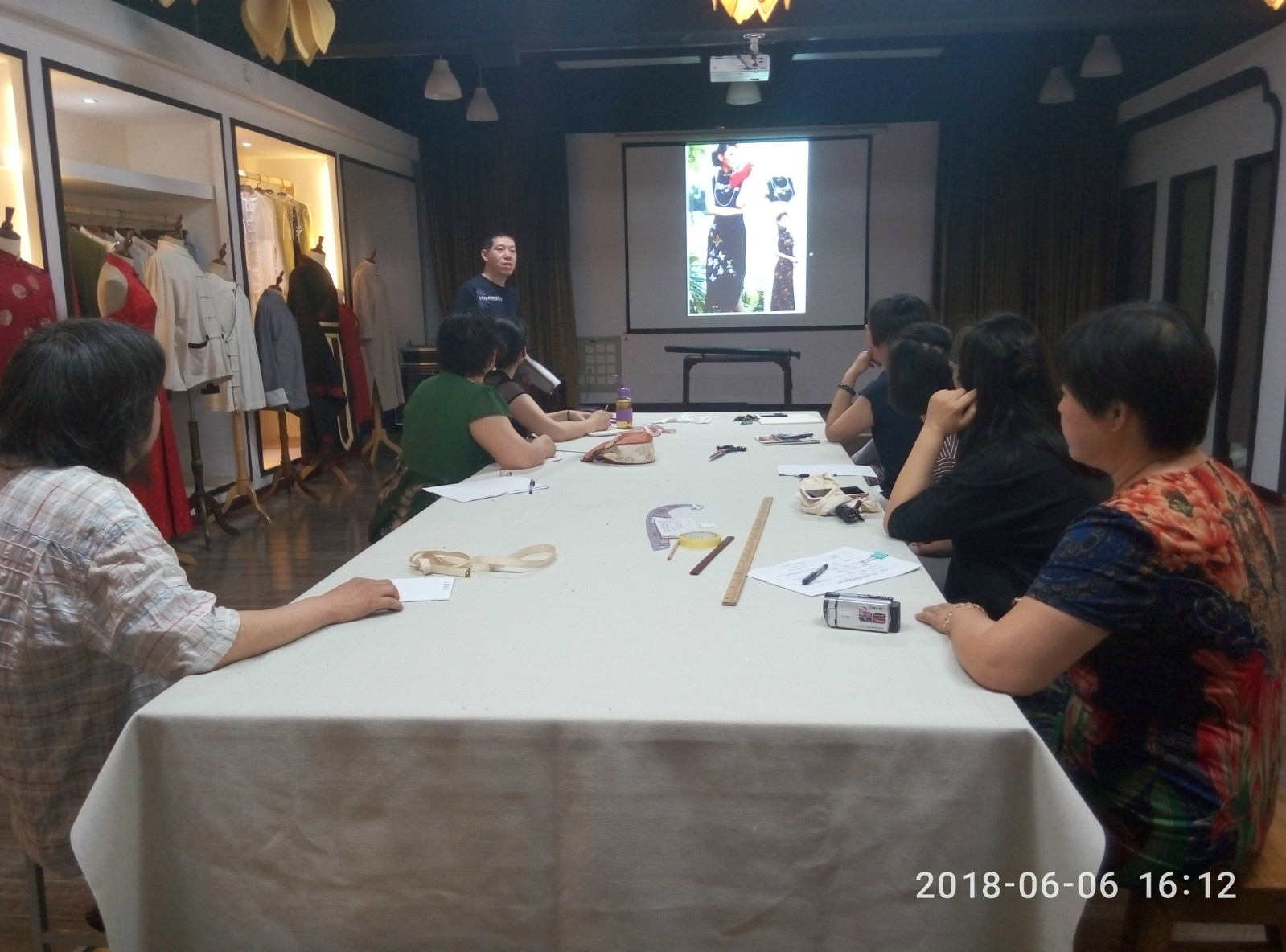 舜唐中式服饰文化研究院开展旗袍量体培训