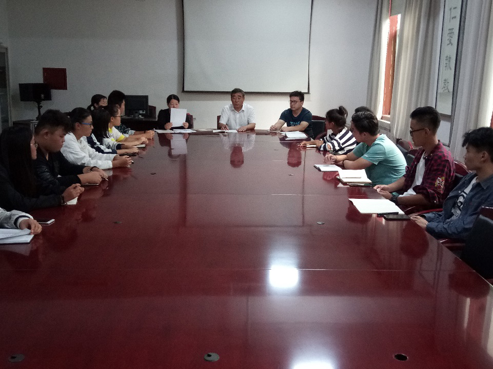 学院召开新一届学生信息员会议