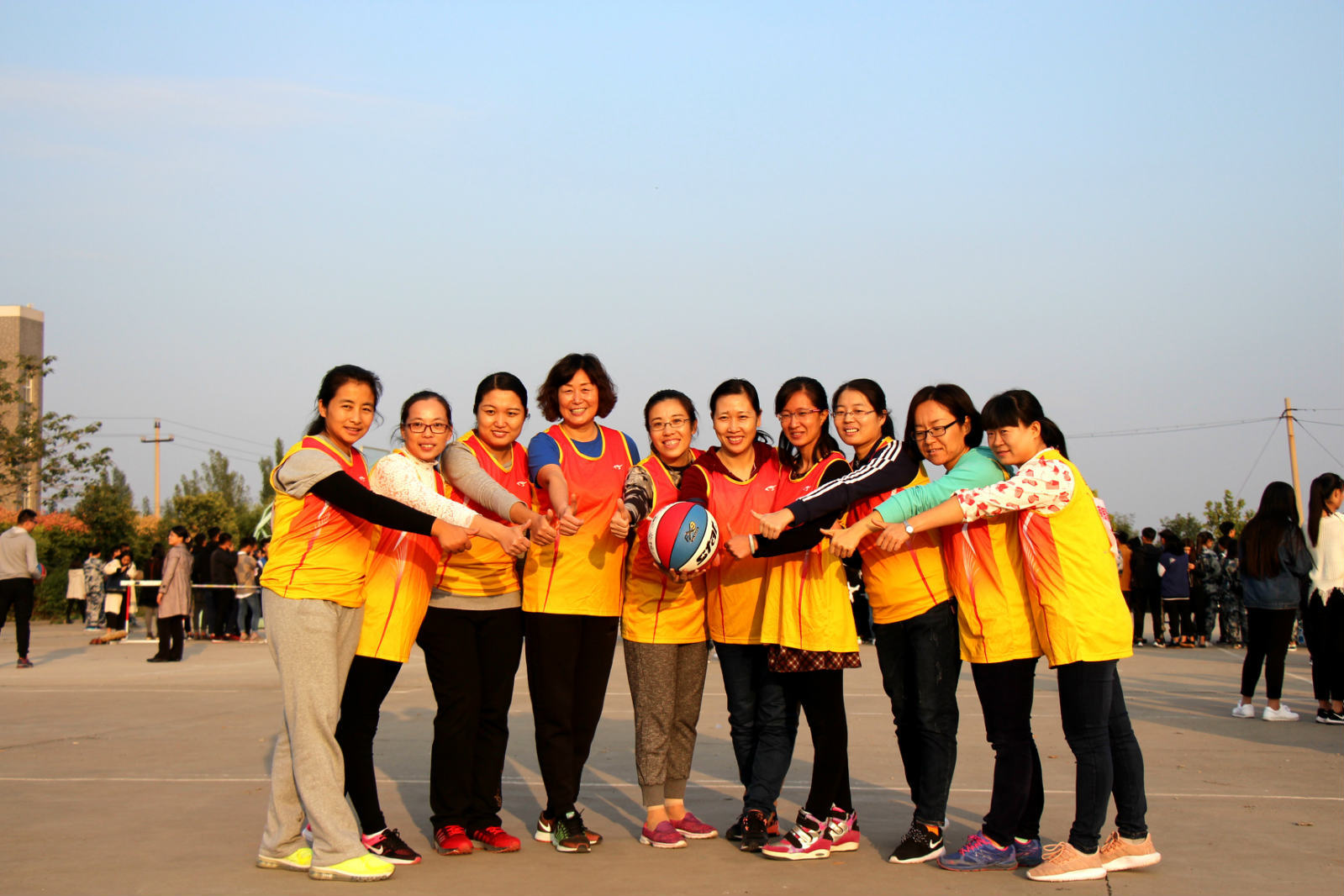 凝心聚力，驰骋赛场——学院第四届教职工篮球赛拉开序幕