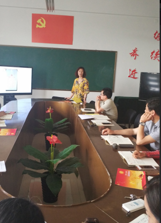 机电工程系党支部副书记赵霞同志上党课