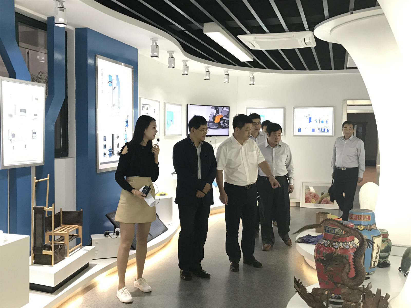 对标先进 赶超发展---学院对标先进考察团走进江浙优质高职学院考察学习