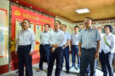 学校开展革命传统教育和先进典型教育活动