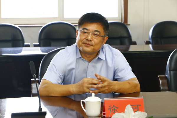 周村区人大常委会主任徐可来校慰问教职员工