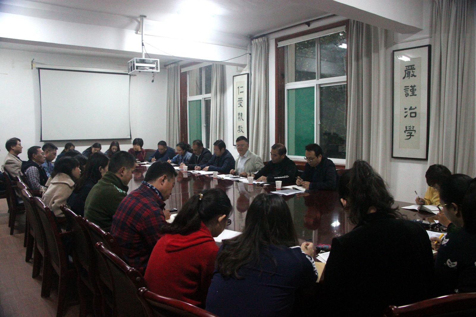 学院党委书记牛圣银到艺术设计系调研