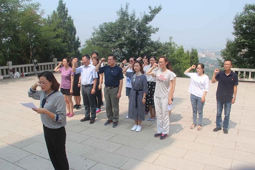 缅怀先烈,继承遗志—工商管理系党支部开展参观黑铁山抗日武装起义纪念馆主题党日活动