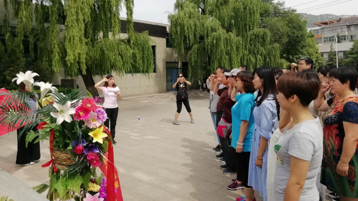 纺织服装工程系党支部开展“学习焦裕禄精神,做合格党员”主题党日活动