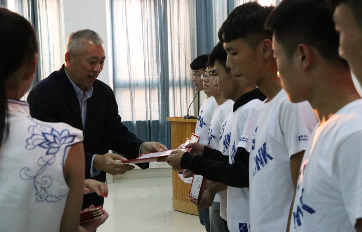 山东轻工职业学院嘉环学院召开2016-2017学年表彰大会