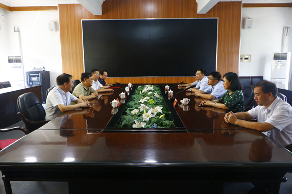 周村区人大常委会主任徐可来校慰问教职员工