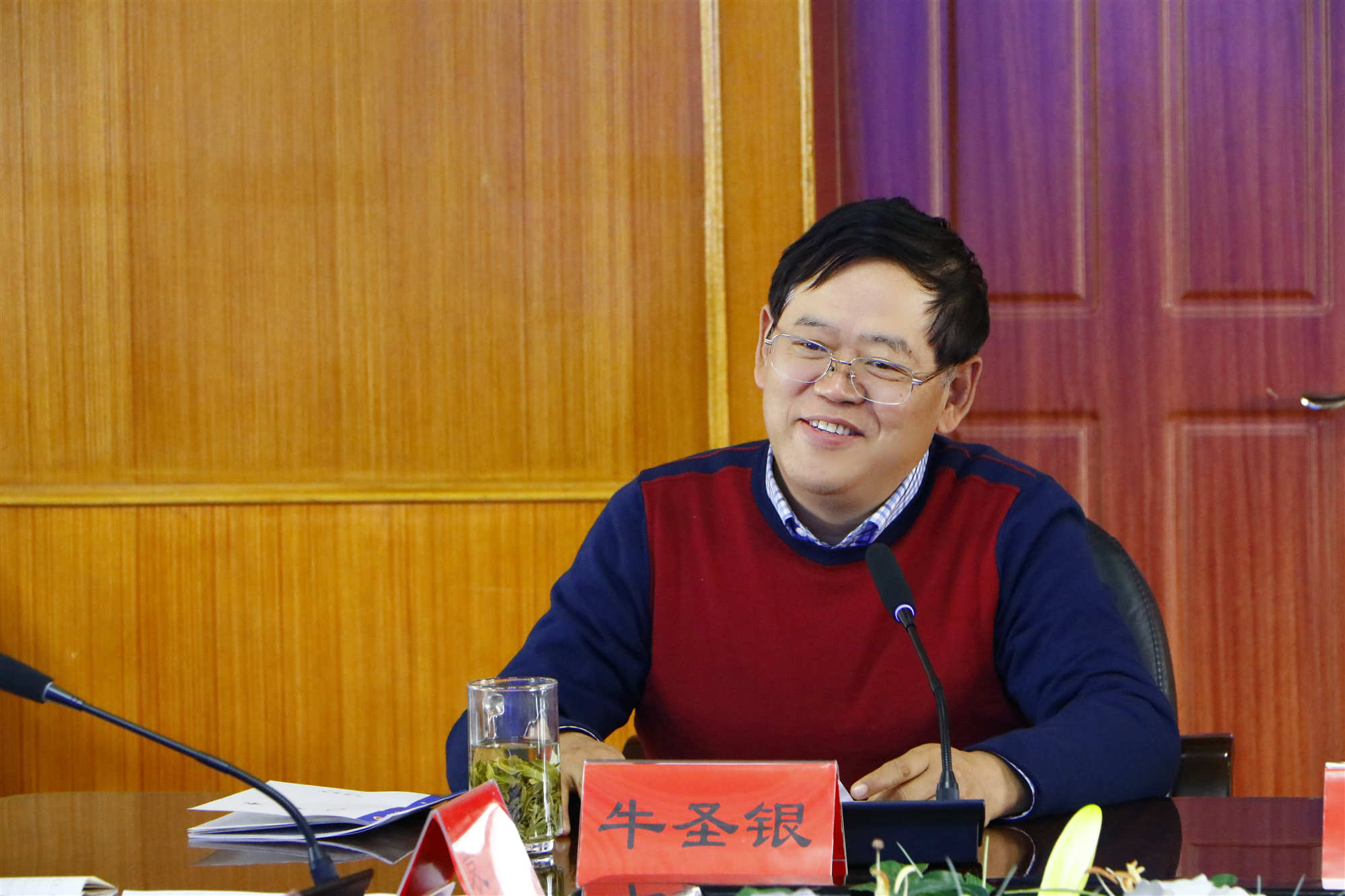 学校召开思想政治理论课教师座谈会