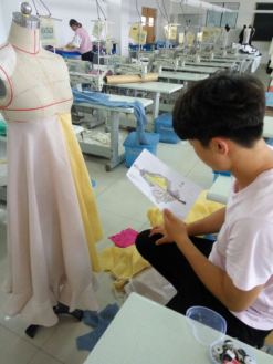 纺织服装工程系举办“舜唐杯”服装制版与工艺大赛