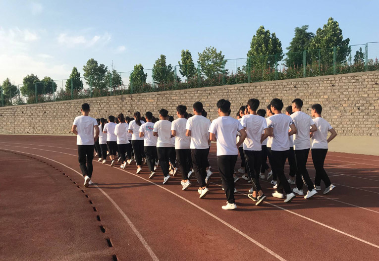 学生工作处组织开展早操比赛活动