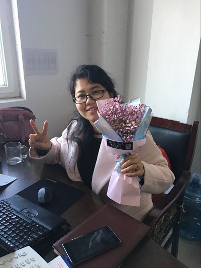 小小鲜花,大大温暖——工商管理系庆祝三八妇女节活动圆满成功