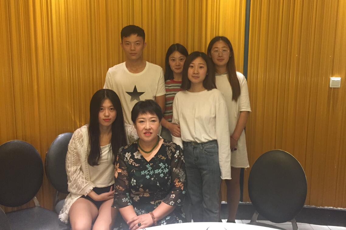 纺织服装工程系教师走访南京圣迪奥时装有限公司济南分公司