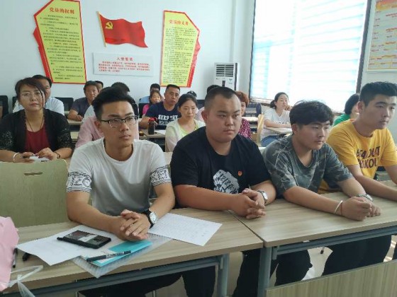 机电工程系党支部老师学生走进社区志愿服务