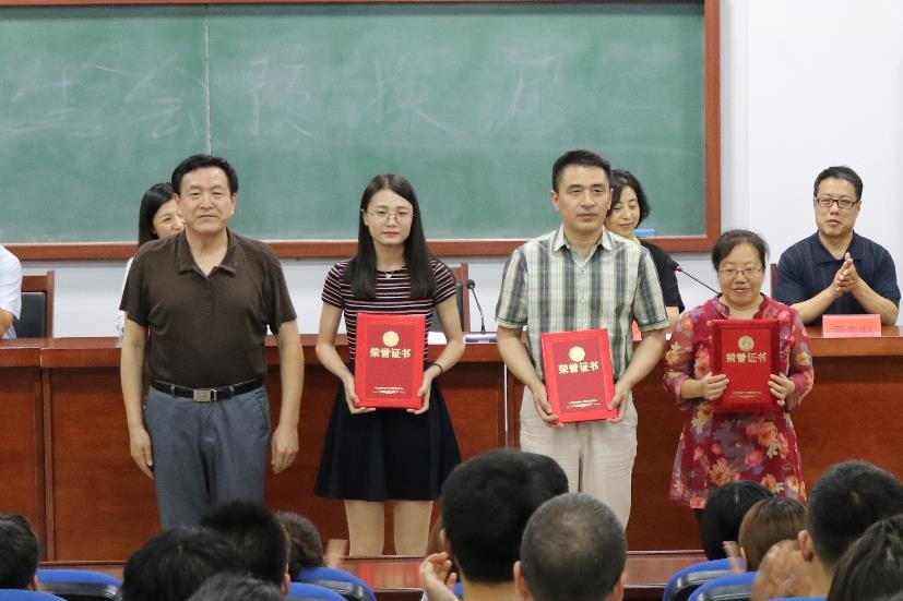 轻化工程系举行“艾文化学杯”技能竞赛活动月总结暨颁奖典礼