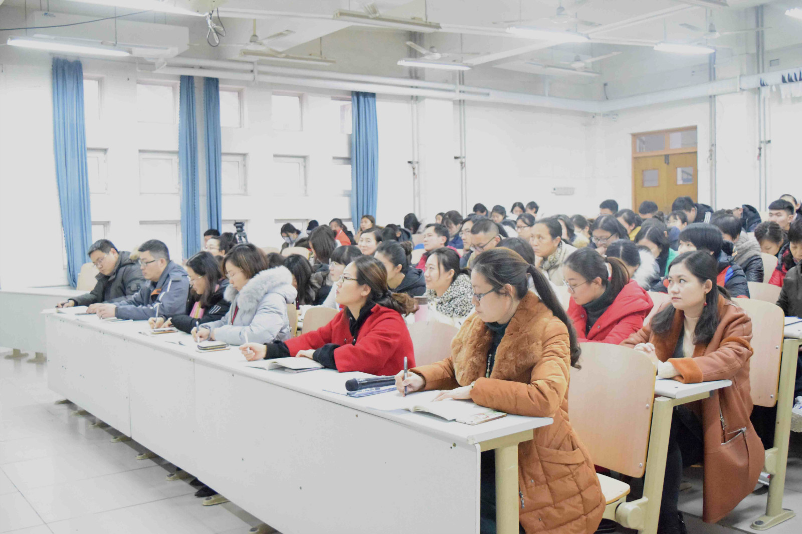 学院党委副书记、纪委书记余中兴作十九大专题宣讲